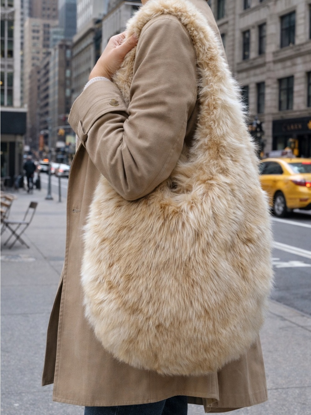 Handmade Baby Alpaca Cream Hobo Bag from Peru